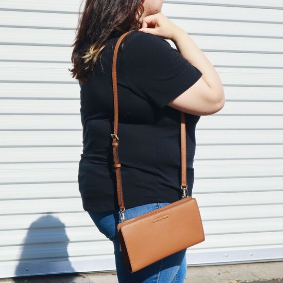 NWT Michael Kors Jet Set Travel Large Crossbody Clutch Bag LUGGAGE - Picture 2 of 12